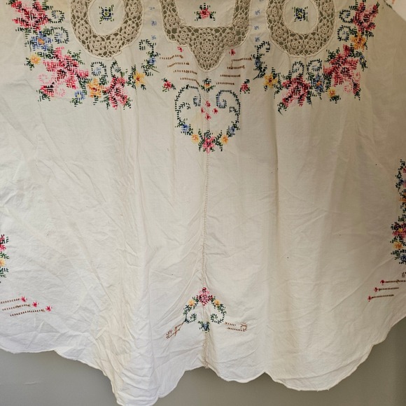 Vintage Embroidered Oval Tablecloth Ivory Cross Stitch Florals - Picture 7 of 12